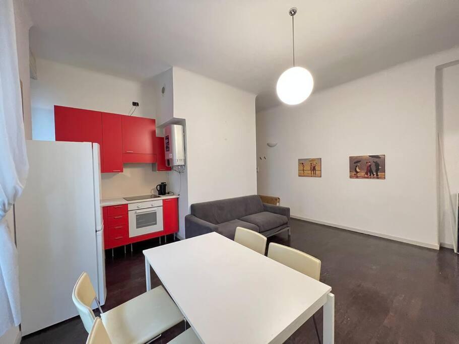 Modern Pretty Apartment Near Isola Zone มิลาน ภายนอก รูปภาพ